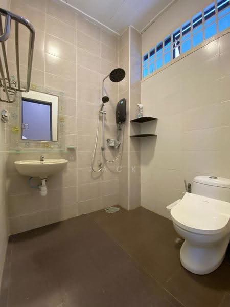 Rumah Teres 2-Tingkat untuk Disewa di Taman Desa Tebrau (Tebrau) - Jack Chai - Bathroom - PropertyGuru.com.my