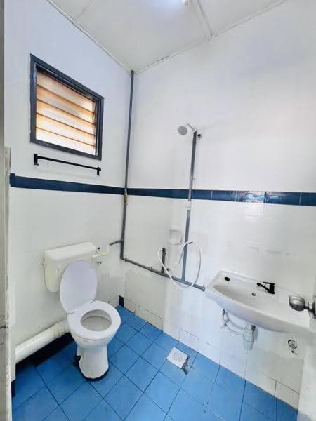Pangsapuri untuk Disewa di Pangsapuri Sri Baiduri - Erin Yusof - Bathroom - PropertyGuru.com.my
