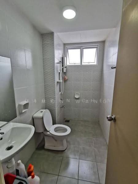 Apartment for Sale at Austin Suites (Permata Austin) - Simon Wang - Bathroom - PropertyGuru.com.my