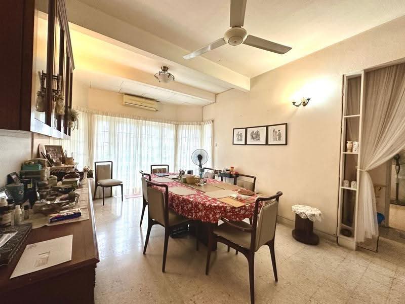 Rumah Berkembar untuk Dijual di SS4 (Petaling Jaya) - Nurul Izza - Dining Room - PropertyGuru.com.my