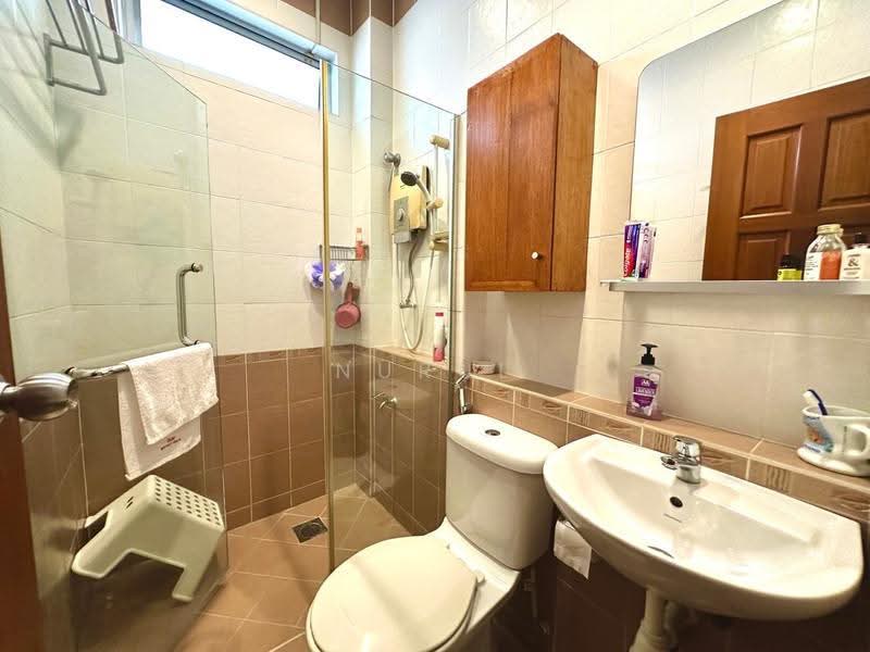 Rumah Berkembar untuk Dijual di SS4 (Petaling Jaya) - Nurul Izza - Bathroom - PropertyGuru.com.my