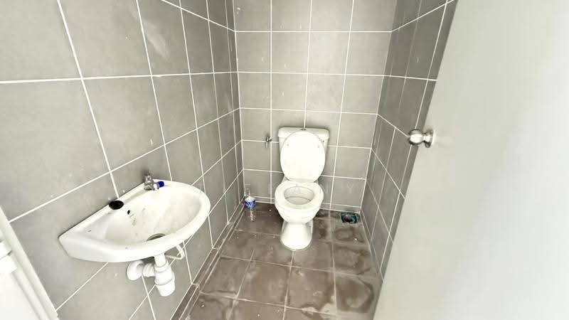 Kilang untuk Disewa di Taman Industri Alam Jaya (Puncak Alam) - Tiffany Yang - Bathroom - PropertyGuru.com.my