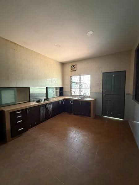 2-storey Terraced House for Rent in Taman Desa Cemerlang (Ulu Tiram) - YC Fung - Kitchen - PropertyGuru.com.my