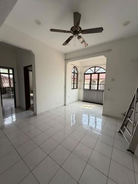 2-storey Terraced House for Rent in Taman Desa Cemerlang (Ulu Tiram) - YC Fung - Living Room - PropertyGuru.com.my