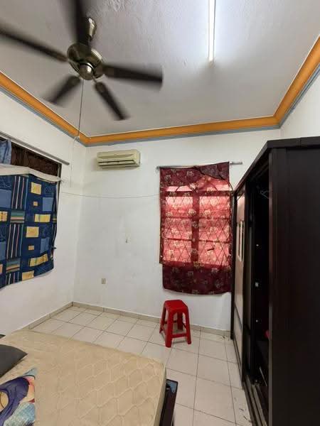 2-storey Terraced House for Rent in Taman Desa Cemerlang (Ulu Tiram) - YC Fung - Bedroom - PropertyGuru.com.my