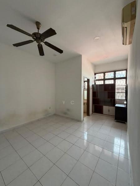 2-storey Terraced House for Rent in Taman Desa Cemerlang (Ulu Tiram) - YC Fung - Living Room - PropertyGuru.com.my