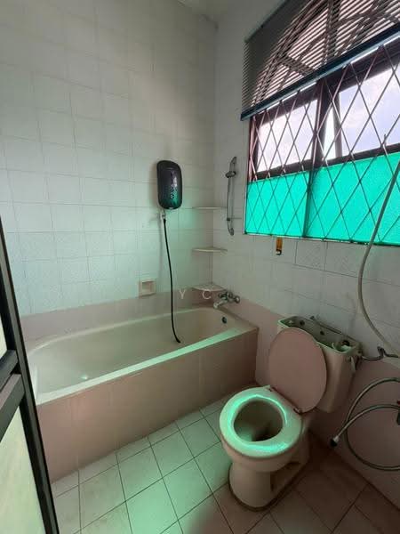 2-storey Terraced House for Rent in Taman Desa Cemerlang (Ulu Tiram) - YC Fung - Bathroom - PropertyGuru.com.my