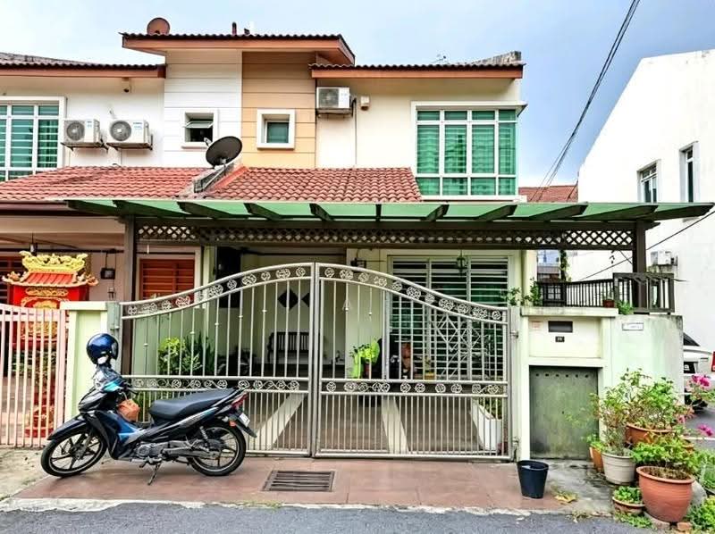 2-storey Terraced House for Sale in Taman Balakong Jaya (Balakong) - A Chong - Exterior - PropertyGuru.com.my
