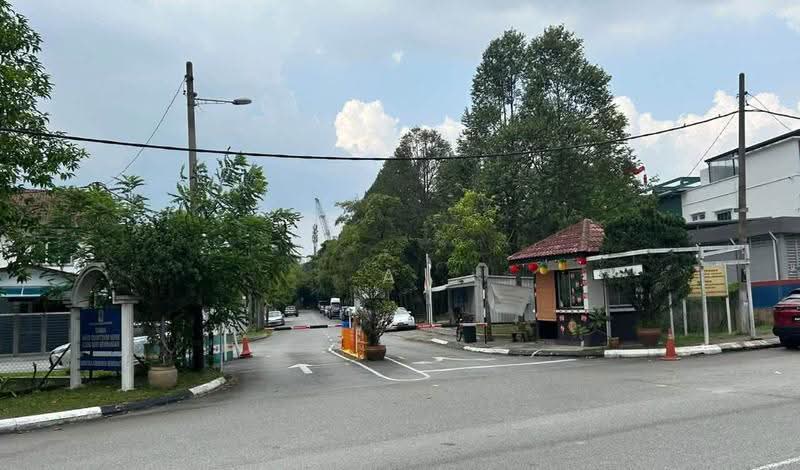 2-storey Terraced House for Sale in Taman Balakong Jaya (Balakong) - A Chong - Exterior - PropertyGuru.com.my