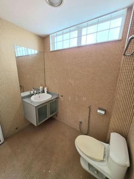 3-storey Terraced House for Sale in Taman Seputeh (Seputeh) - Justin Voon - Bathroom - PropertyGuru.com.my