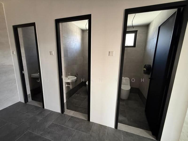 Factory for Rent in Taman Kapar Permai (Kapar) - Jonathan Yeoh - Bathroom - PropertyGuru.com.my