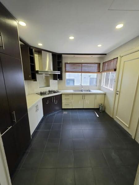 Rumah Teres 3-Tingkat untuk Dijual di Taman Seputeh (Seputeh) - Justin Voon - Kitchen - PropertyGuru.com.my