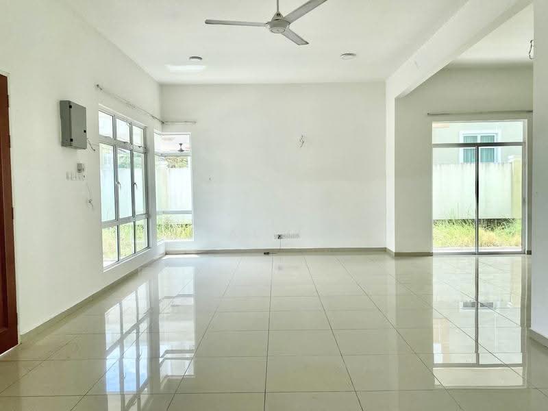 Bungalow House untuk Dijual di Senawang (Ampangan) - Alif Saad - Living Room - PropertyGuru.com.my
