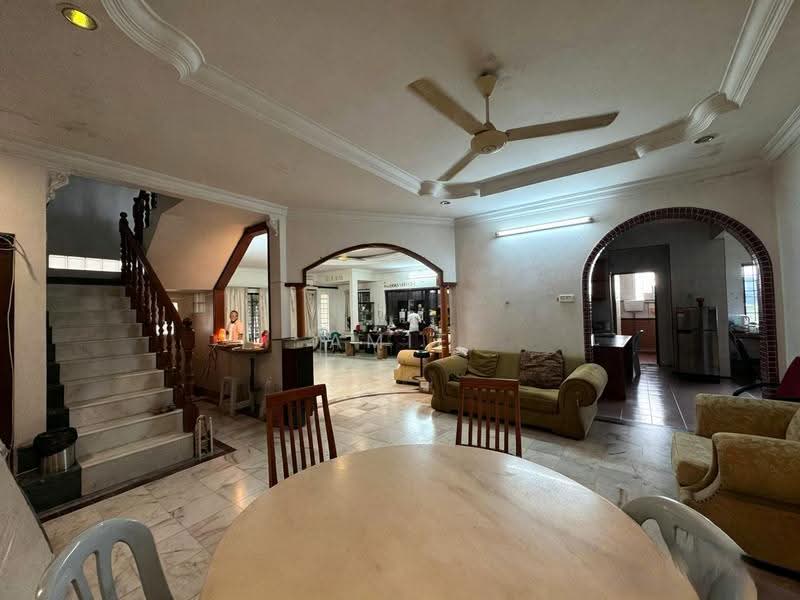 Bungalow House for Sale in Gunung Rapat (Ipoh) - Amie Chong - Living Room - PropertyGuru.com.my