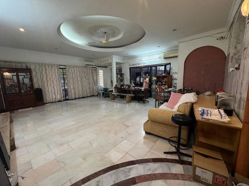 Bungalow House for Sale in Gunung Rapat (Ipoh) - Amie Chong - Living Room - PropertyGuru.com.my