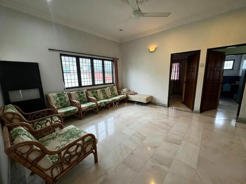 Bungalow House for Sale in Gunung Rapat (Ipoh) - Amie Chong - Living Room - PropertyGuru.com.my