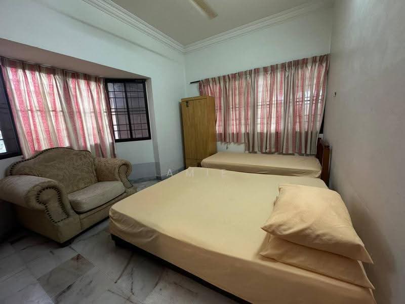 Bungalow House for Sale in Gunung Rapat (Ipoh) - Amie Chong - Bedroom - PropertyGuru.com.my