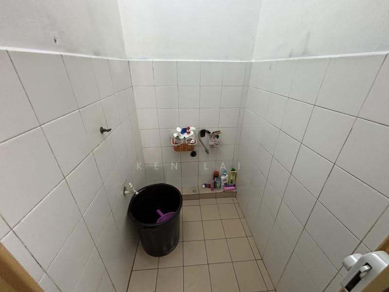 Rumah Flat untuk Dijual di Angsana - Ken Lai - Bathroom - PropertyGuru.com.my