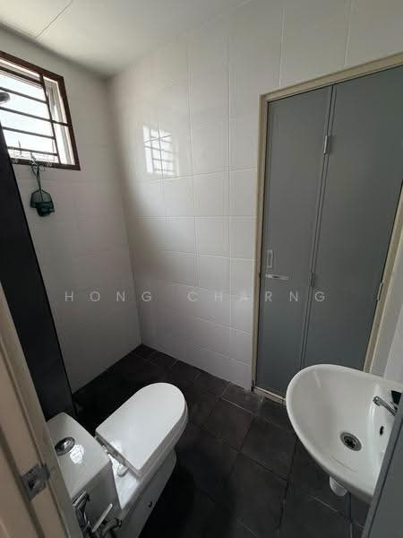 Terraced House for Rent in Taman Nusa Damai (Pasir Gudang) - Hong Charng Lee - Bathroom - PropertyGuru.com.my