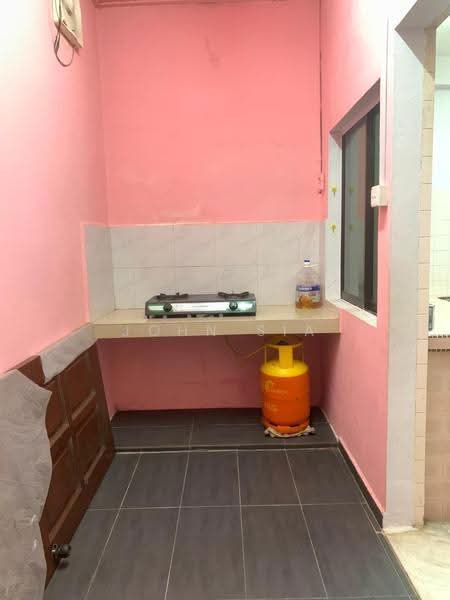 2-storey Terraced House for Rent in Taman Perling (Perling) - John Sia - Kitchen - PropertyGuru.com.my