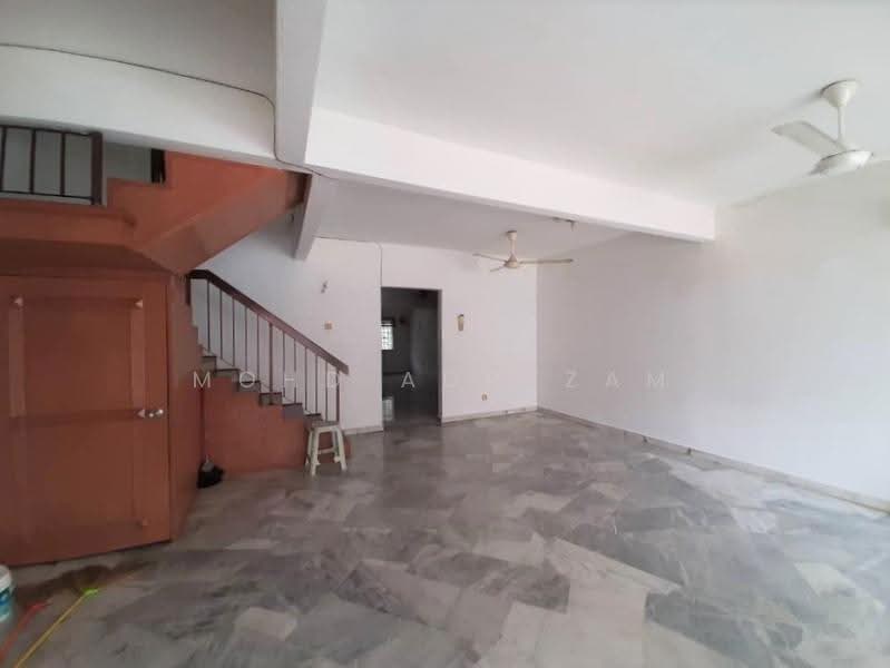 Rumah Teres 2-Tingkat untuk Dijual di TTDI Jaya (Shah Alam) - Mohd Adryzam - Living Room - PropertyGuru.com.my