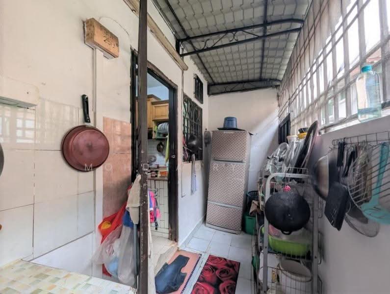 Rumah Teres 2-Tingkat untuk Dijual di Desa Latania (Shah Alam) - Mohd Adryzam - Kitchen - PropertyGuru.com.my