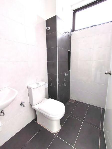 2-storey Terraced House for Sale in Semenyih (Selangor) - Farhan Rafael - Bathroom - PropertyGuru.com.my