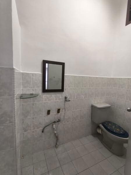 Rumah Teres 1.5-Tingkat untuk Dijual di Taman Pelangi Indah (Ulu Tiram) - Calvin Wong - Bathroom - PropertyGuru.com.my