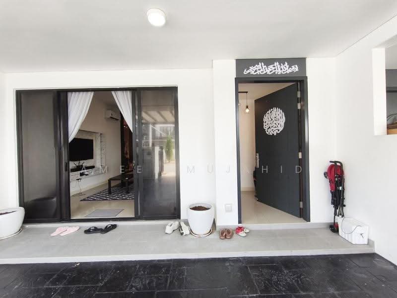 Rumah Teres 2-Tingkat untuk Disewa di Dengkil (Selangor) - Ameer Mujahid - Living Room - PropertyGuru.com.my