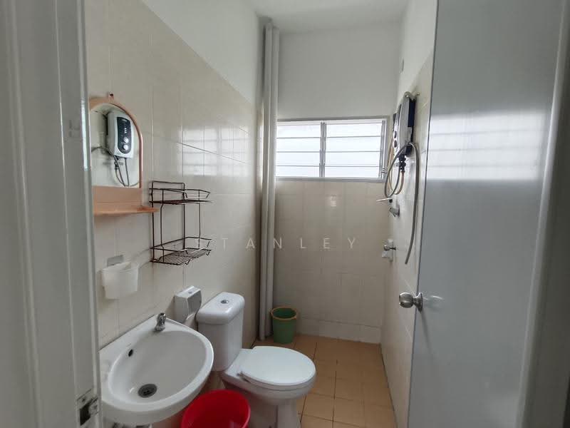 Townhouse for Rent in Taman Saga Emas (Kajang) - Stanley Ooi - Bathroom - PropertyGuru.com.my