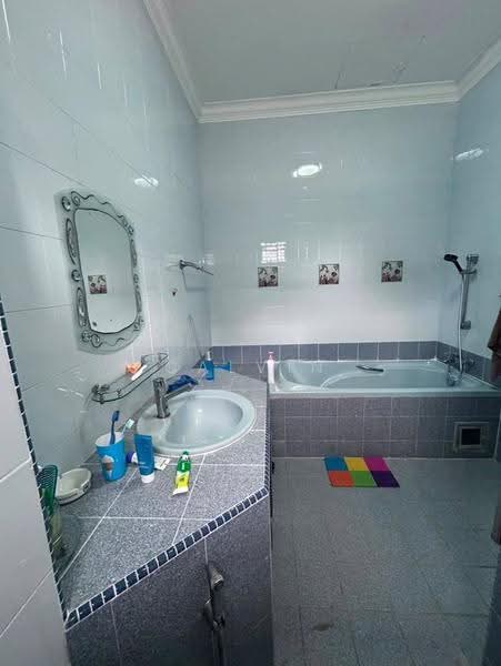 Rumah Teres 2-Tingkat untuk Dijual di Taman Pelangi Indah (Ulu Tiram) - Calvin Wong - Bathroom - PropertyGuru.com.my