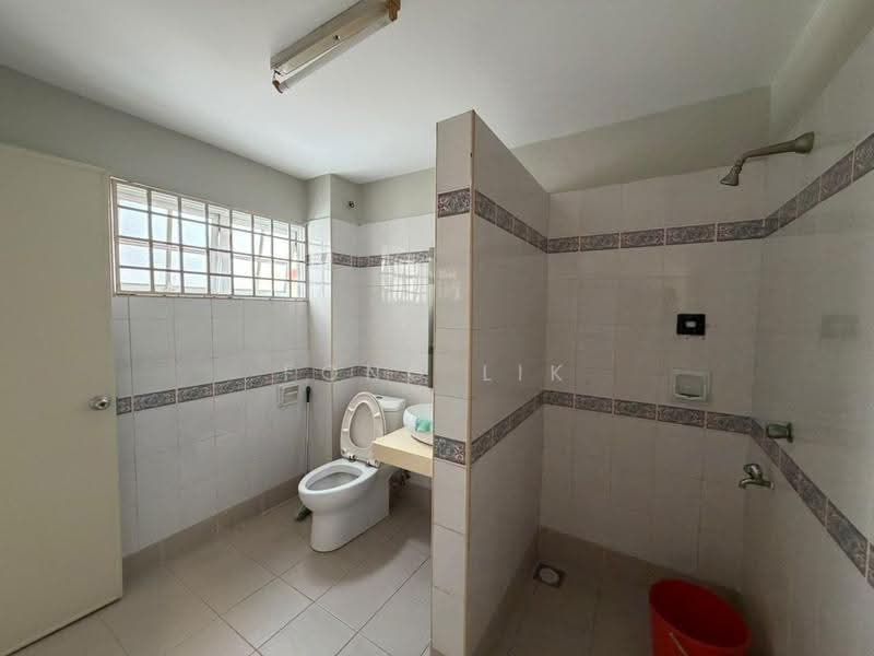 Rumah Teres 2-Tingkat untuk Dijual di Mutiara Rini (Skudai) - Fong Lik - Bathroom - PropertyGuru.com.my