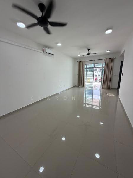 2-storey Terraced House for Sale in Bandar Dato Onn (Tebrau) - Sharon Yu - Living Room - PropertyGuru.com.my