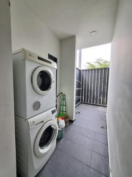 Rumah Teres 3-Tingkat untuk Disewa di Desa Parkcity (Kuala Lumpur) - Cammie Loh - Balcony - PropertyGuru.com.my