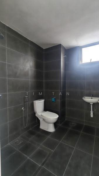 Service Residence for Sale at Midas @ Seri Alam - Tim Tan - Bathroom - PropertyGuru.com.my