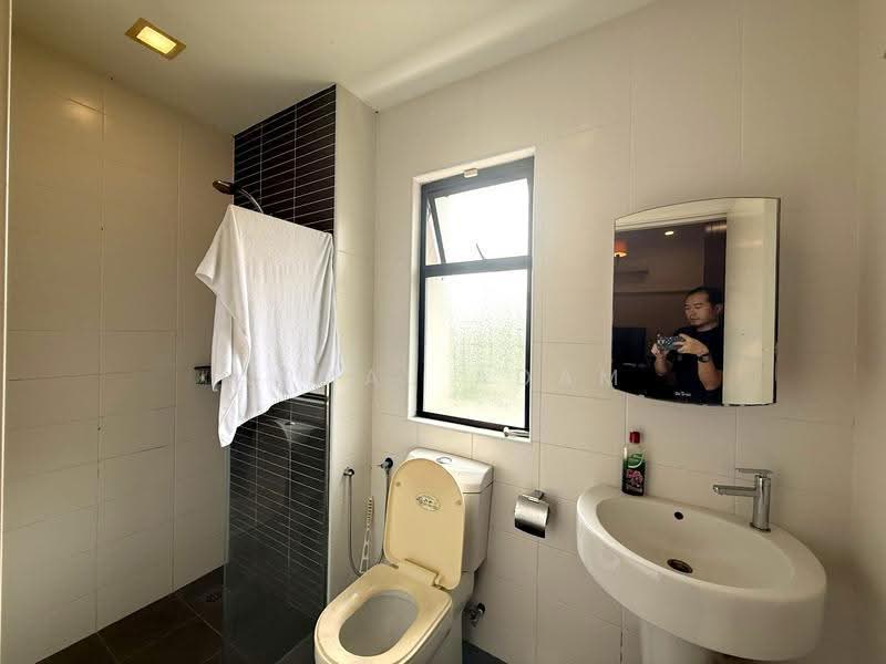 Rumah Berkembar untuk Dijual di Seksyen U9 (Shah Alam) - Akmal Adam - Bathroom - PropertyGuru.com.my