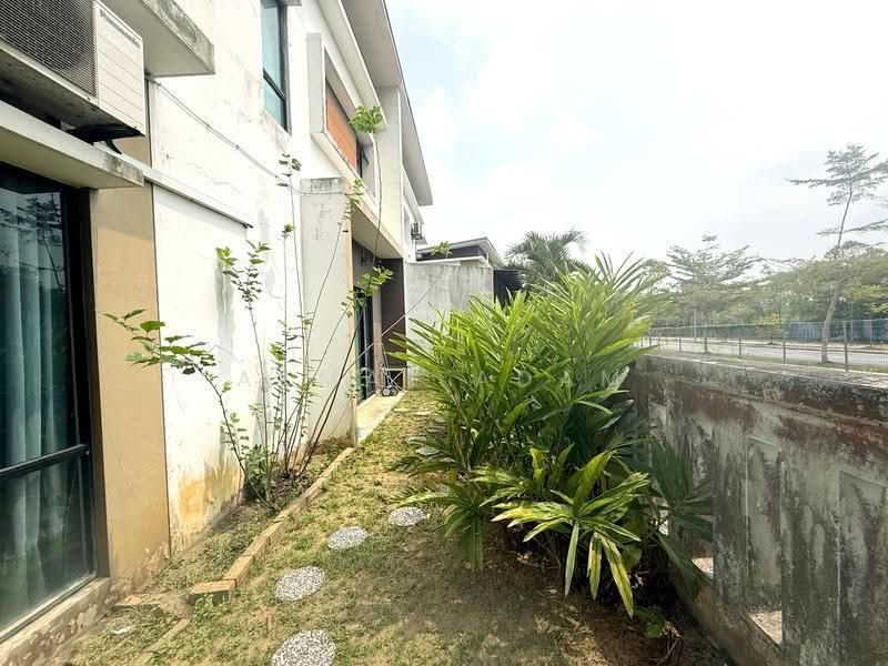 Rumah Berkembar untuk Dijual di Seksyen U9 (Shah Alam) - Akmal Adam - Exterior - PropertyGuru.com.my