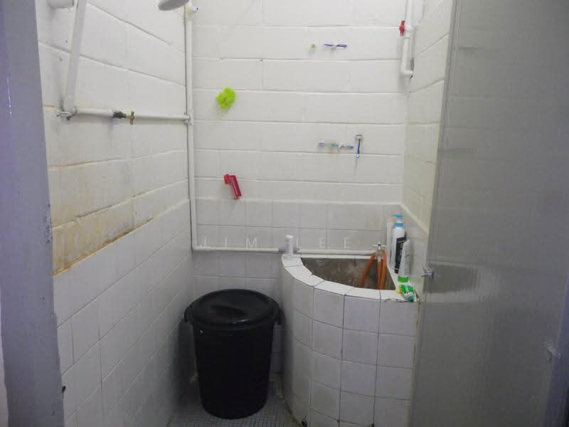 1-storey Terraced House for Rent in Kepong Baru (Kepong) - Jim Lee - Bathroom - PropertyGuru.com.my