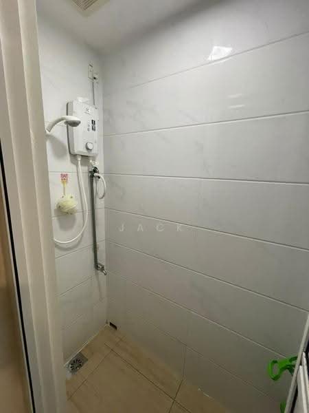 Kediaman Servis untuk Dijual di Country Garden Central Park - Jack Wong - Bathroom - PropertyGuru.com.my