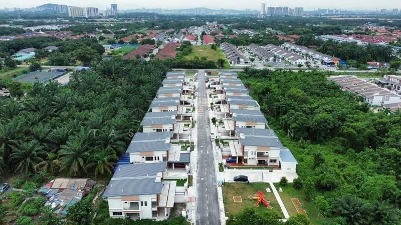 Semi-Detached House for Sale in Seksyen 29 (Shah Alam) - Tasya Ruslan - PropertyGuru.com.my