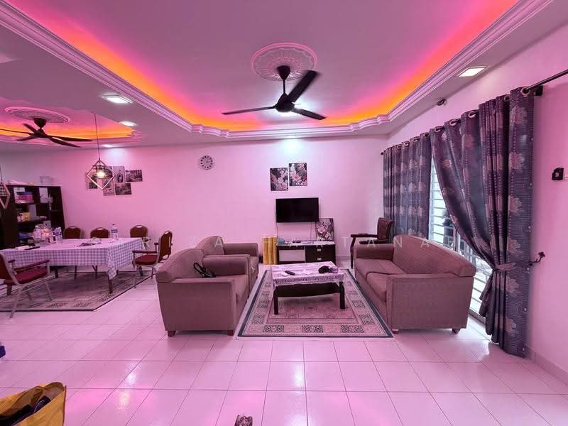 Rumah Teres 2-Tingkat untuk Dijual di Nilai (Negeri Sembilan) - Sariza Hartanah - Living Room - PropertyGuru.com.my