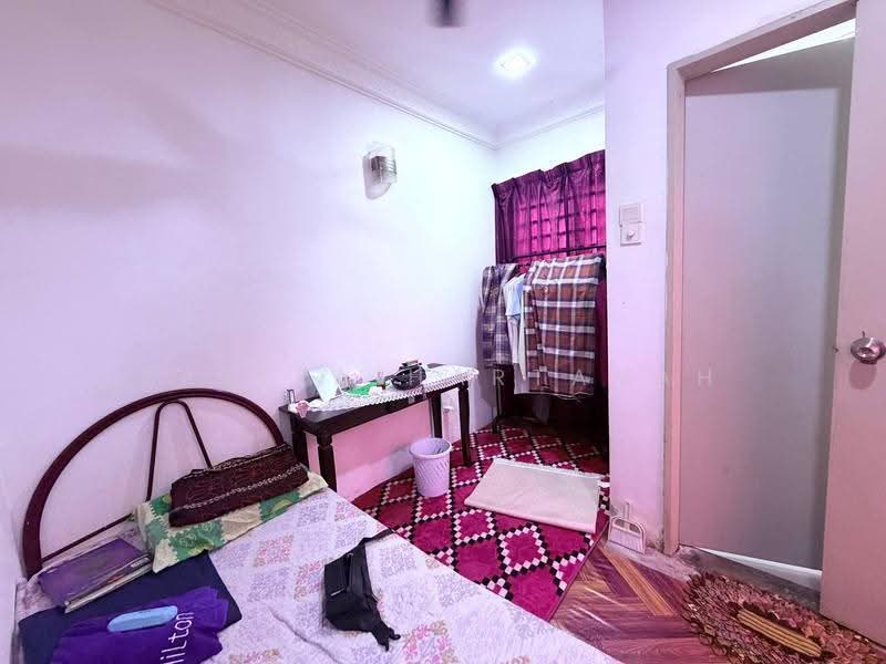 Rumah Teres 2-Tingkat untuk Dijual di Nilai (Negeri Sembilan) - Sariza Hartanah - Bedroom - PropertyGuru.com.my