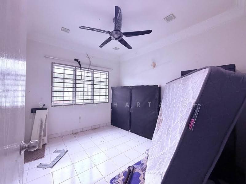 Rumah Teres 2-Tingkat untuk Dijual di Nilai (Negeri Sembilan) - Sariza Hartanah - Bedroom - PropertyGuru.com.my