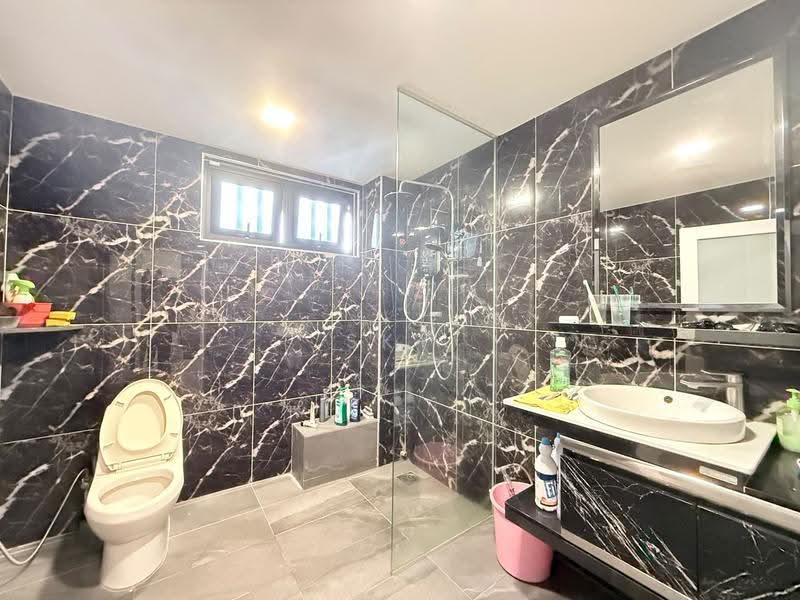 Rumah Berkembar untuk Dijual di Taman Pelangi (Johor Bahru) - Sky Tan - Bathroom - PropertyGuru.com.my