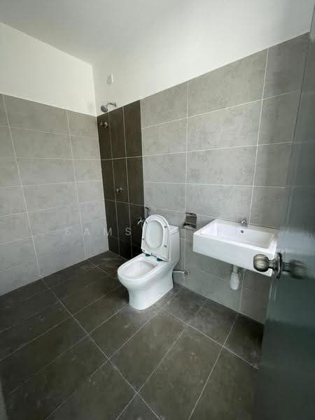 Semi-Detached House for Sale in Taman Scientex Rawang (Rawang) - Samson Lee - Bathroom - PropertyGuru.com.my