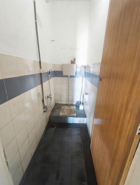 Shop for Rent in Damansara Damai (Selangor) - Lee Sing Siong - Bathroom - PropertyGuru.com.my