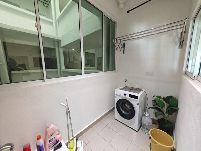 Kediaman Servis untuk Dijual di Amber Cove - Thomas Lam - Balcony - PropertyGuru.com.my