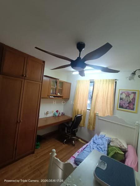 Pangsapuri untuk Dijual di Pearl Garden - Hong . - Bedroom - PropertyGuru.com.my