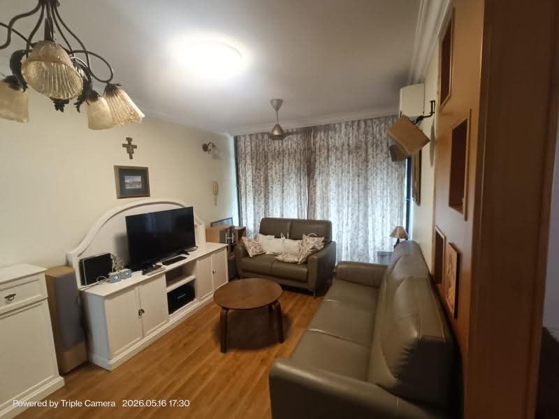 Pangsapuri untuk Dijual di Pearl Garden - Hong . - Living Room - PropertyGuru.com.my