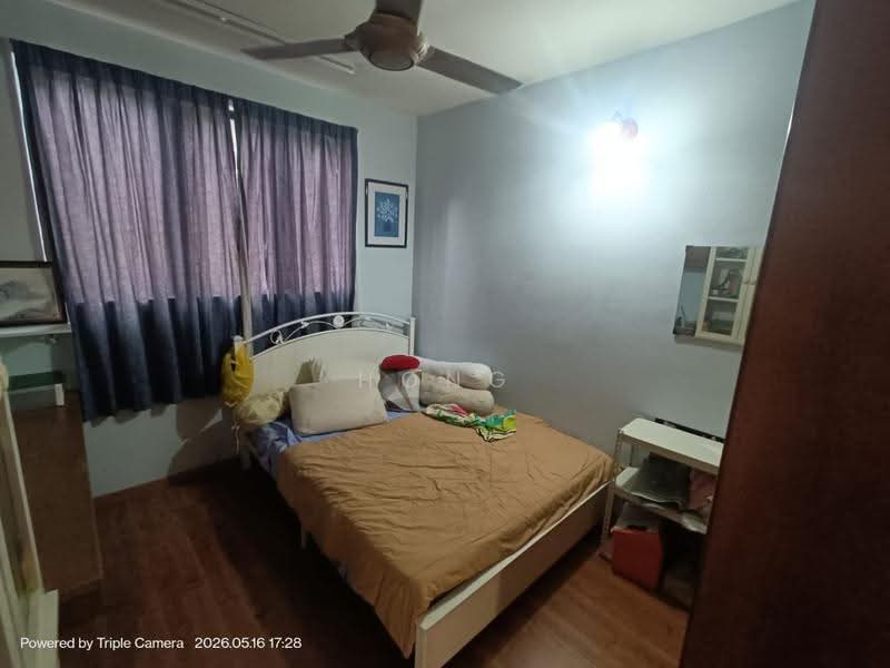 Pangsapuri untuk Dijual di Pearl Garden - Hong . - Bedroom - PropertyGuru.com.my